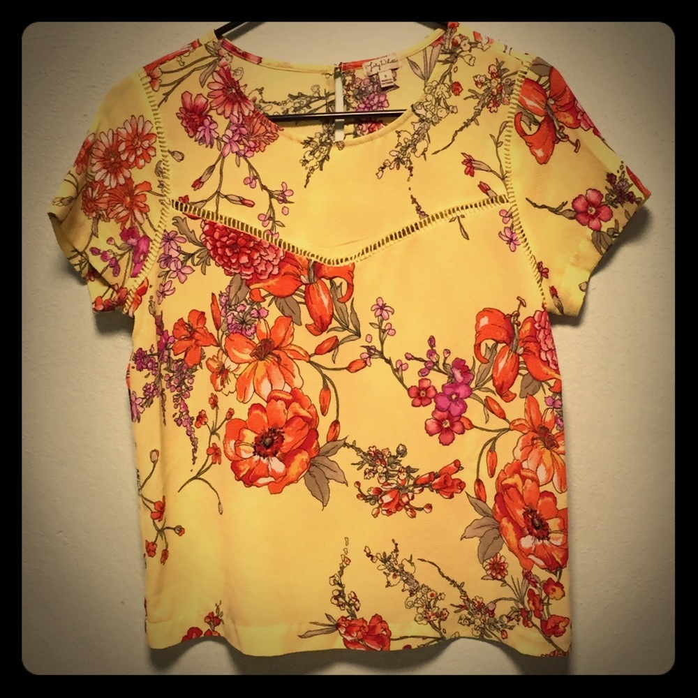 LILY WHITE FLORAL TOP